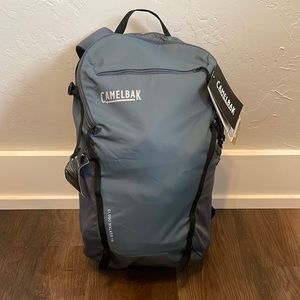 NWT CamelBak Cloud Walker 18 Hydration Pack